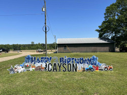 att.ShVXAL952HbCVg4aT3uSTBLtU4 WezdyCYWogLG2uf0 1759516385 Yard Card Greeting "Happy Birthday"